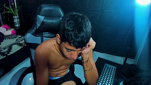 darwinandbrayann live sex cam