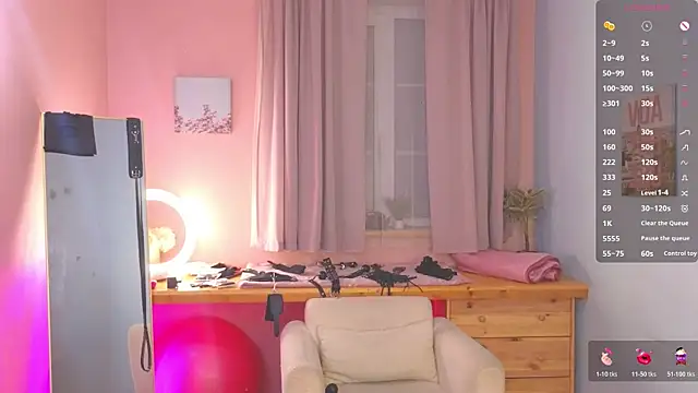 laracroftmansion's cam snapshot