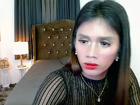 hollyyumiloove live sex cam