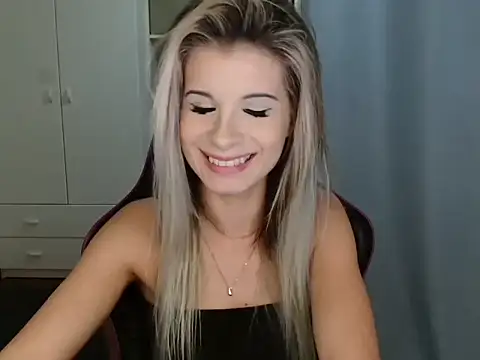 KristineGlow's cam snapshot