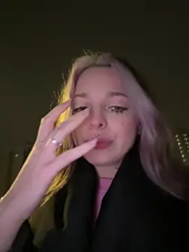 LoraaDoll live sex cam