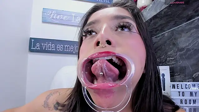 miss_collins's cam snapshot