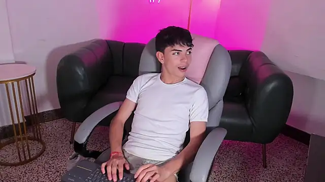 Peter_chase live sex cam