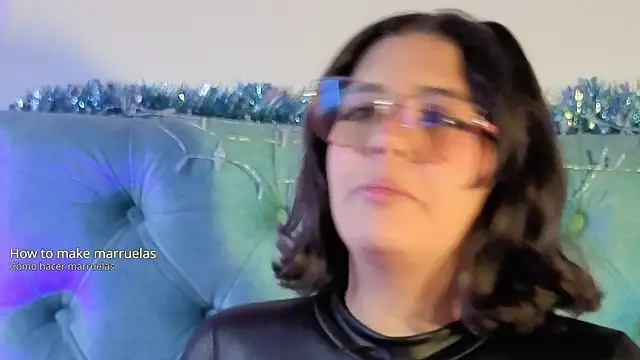 Paola_Lyon_ live sex cam