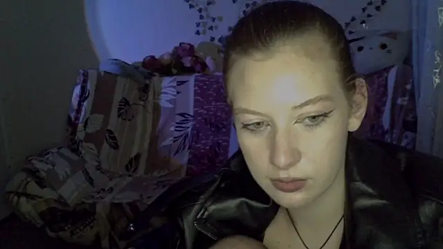 Lily_Ember's cam snapshot