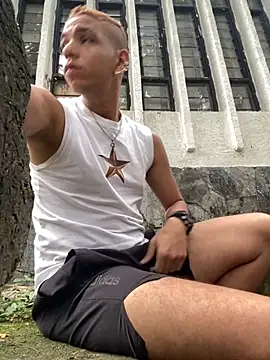 Dylams_maja's cam snapshot