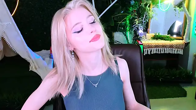 LeonaStane's cam snapshot