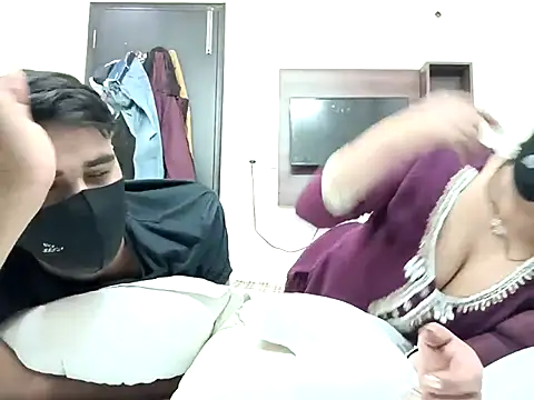 horny_milf_couple live sex cam