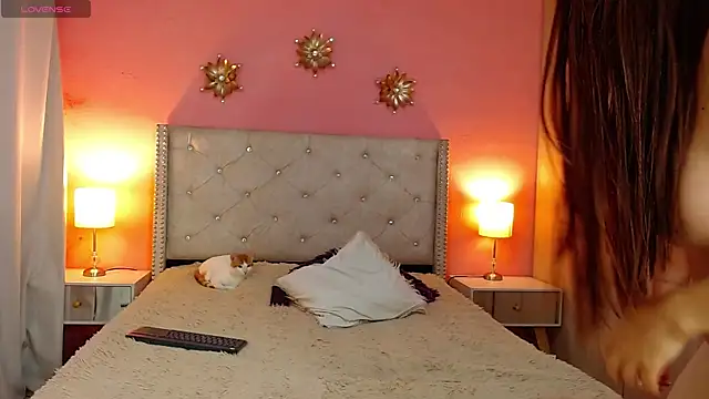 Kim_and_Mia's cam snapshot