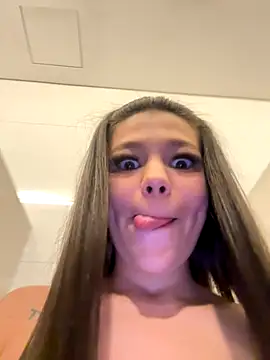 Alyshanon18 live sex cam