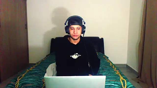 bladetrinityn's cam snapshot