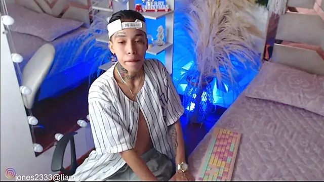 Jonesliam23 live sex cam