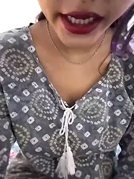 Glowing__queen's cam snapshot