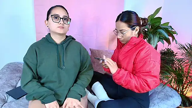 Jules_n_Gia's cam snapshot