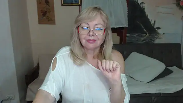 EvelynLoveShy's cam snapshot