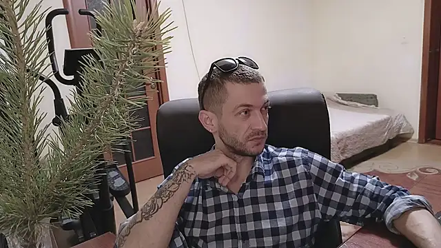 333Alone_in_theDark777's cam snapshot