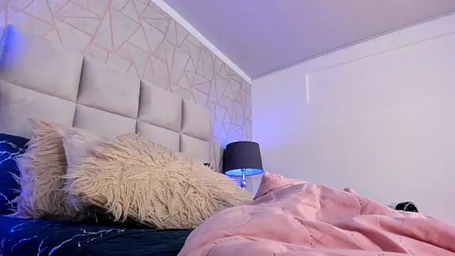 Yara_Bliss_'s cam snapshot