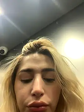 Mia_sofiia21's cam snapshot