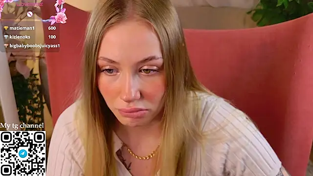 TizzEmiliy live sex cam