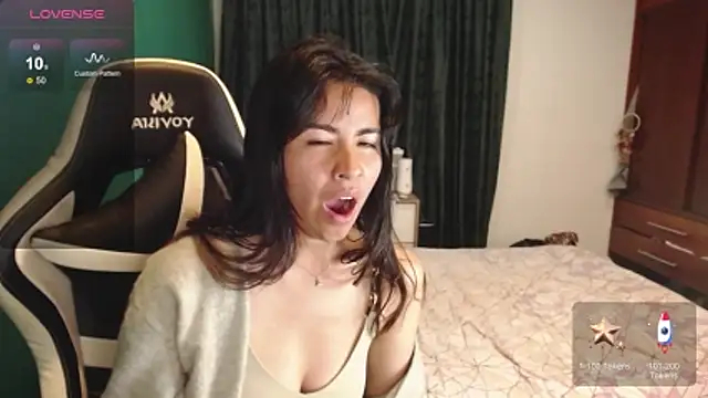 alice_middlee's cam snapshot