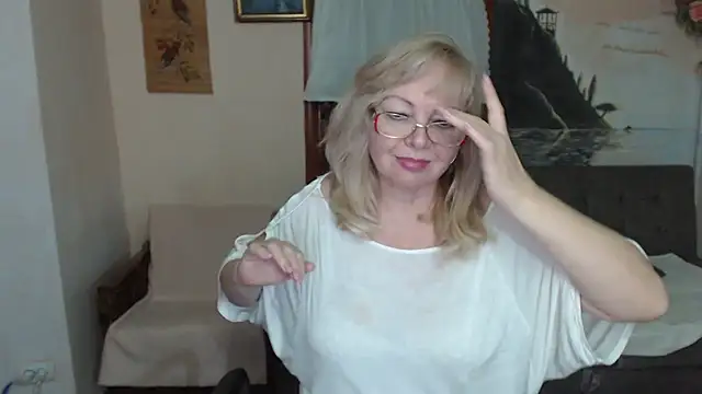 EvelynLoveShy's cam snapshot