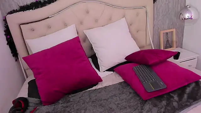 floraginette's cam snapshot