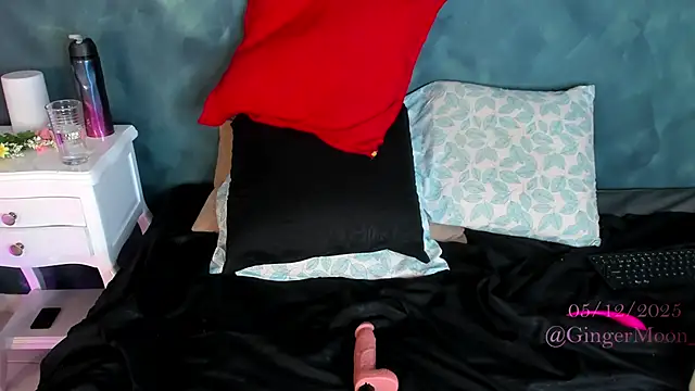 GingerMoon_'s cam snapshot