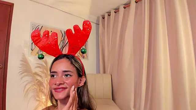 SkiinnyAna's cam snapshot