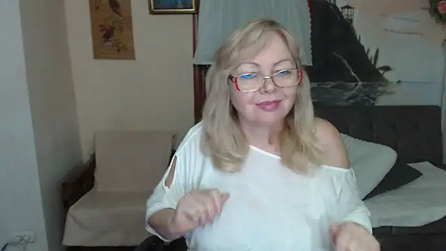 EvelynLoveShy's cam snapshot