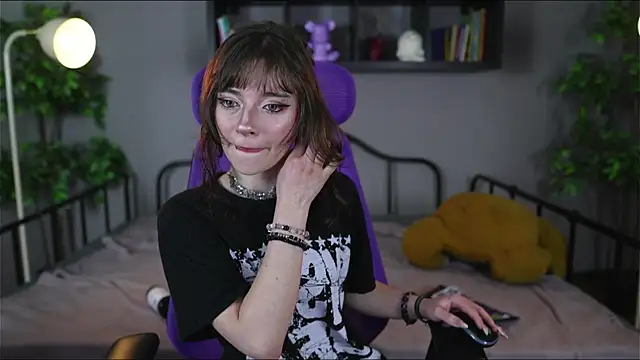 Miyuki_wolf live sex cam