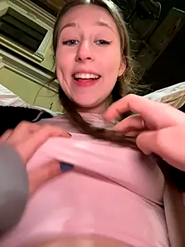 FroggyAnna live sex cam