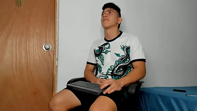 andrew_rose_'s cam snapshot