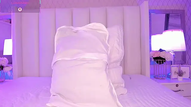 SophiaSmiiths_'s cam snapshot