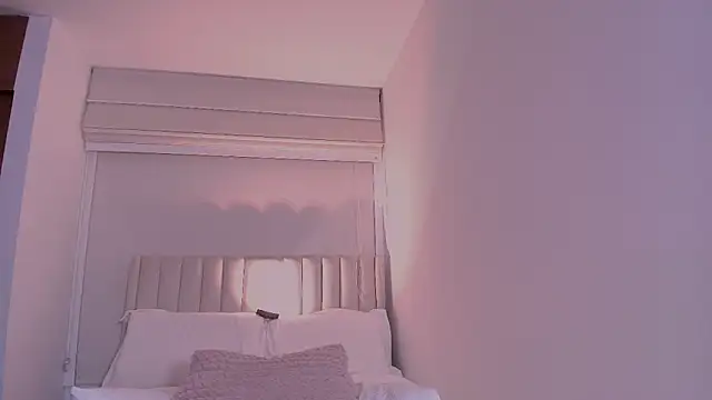 ArianaReynoldss's cam snapshot