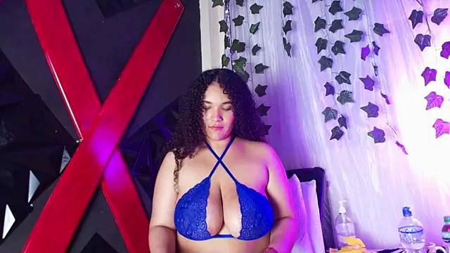 ivonne_diaz1's cam snapshot