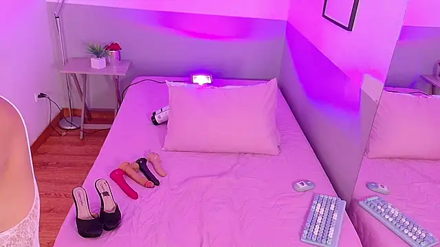 cutepetitee's cam snapshot