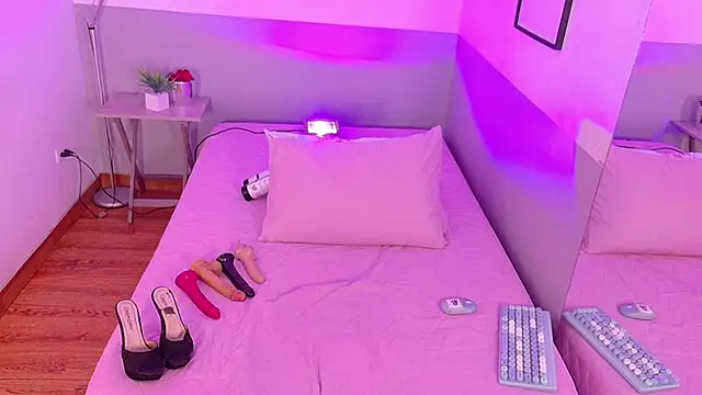 cutepetitee's cam snapshot