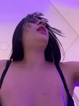 Emi_blair live sex cam