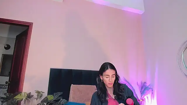 Nina_Cavaali's cam snapshot