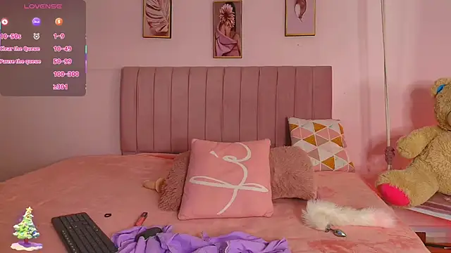 little_ellie_1's cam snapshot