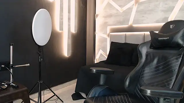 ArohomLester's cam snapshot