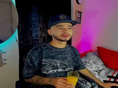 JohnE_Medina's cam snapshot