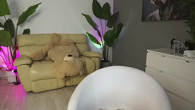 SweetBlondy35's cam snapshot