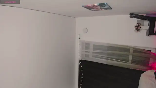 Lessie_'s cam snapshot