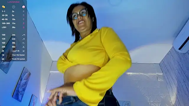 EmillyLim's cam snapshot