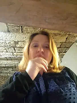 lady_charlyne's cam snapshot