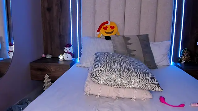 LucySalvatore_'s cam snapshot