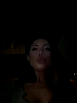 NicollleDiamondd live sex cam