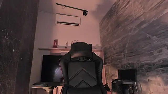 LunaBaker-1's cam snapshot