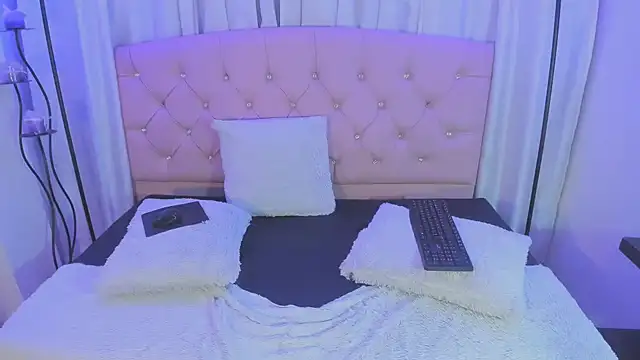 lola_cook's cam snapshot